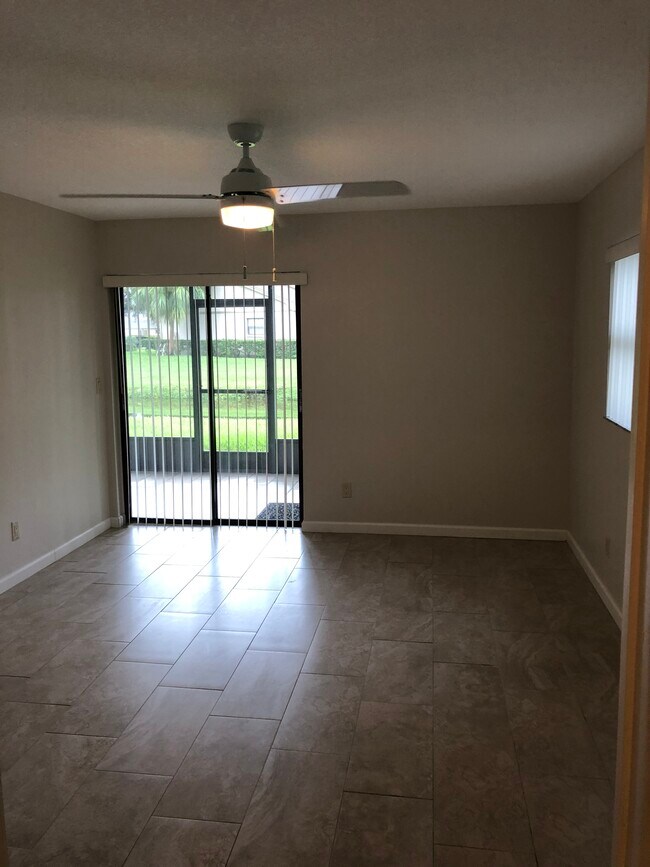 Building Photo - 60 Joanne Pl