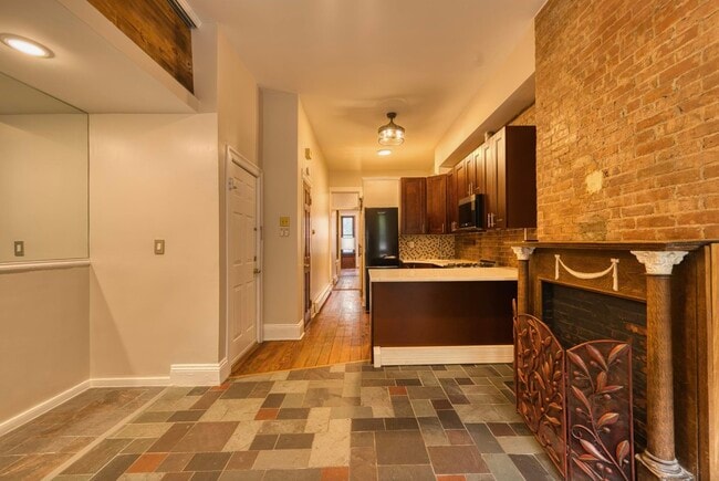 Building Photo - 167 Christopher Columbus Dr
