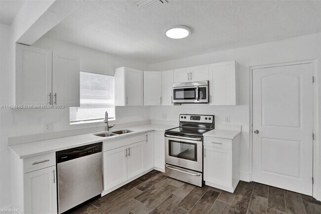 Foto del edificio - 3 br, 2 bath House - 242 SW 9th St # 1