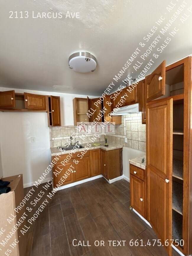 Foto del edificio - 2113 Larcus Ave