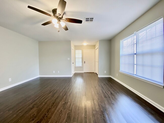 Foto del edificio - Stylish Move-In Ready Gem! Jenks Schools &...