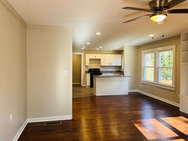 Building Photo - Wow! Renovated 3 bedroom home in Fairburn! Must See!