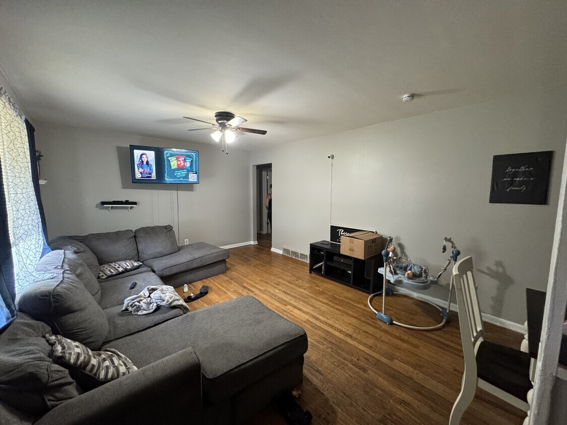 Foto del edificio - 1815 E 83rd St