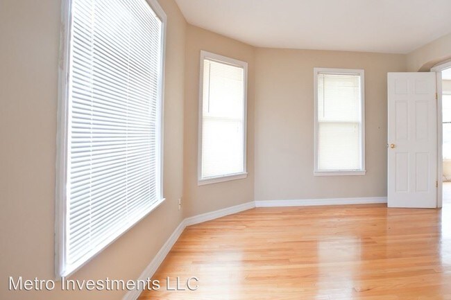 Foto del edificio - 2429 N Farwell Ave