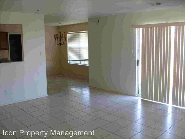 Building Photo - 326 Tres Caminos