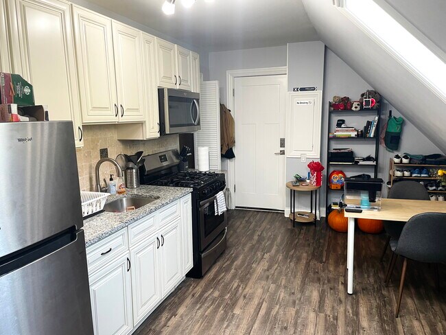 Foto del edificio - 2824 N Ridgeway Ave