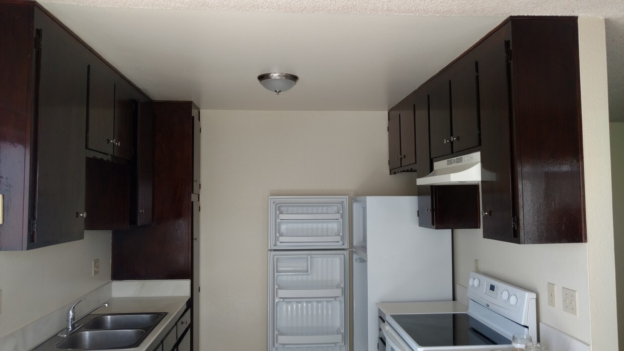 Primary Photo - 924 N Ave