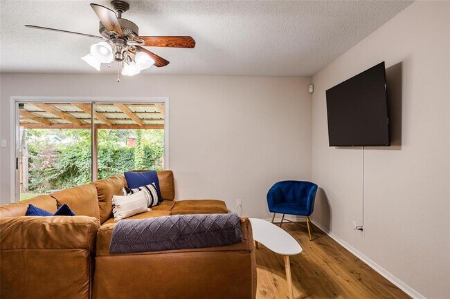 Foto del edificio - 4401 Dovemeadow Dr