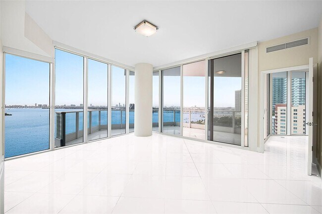 Foto del edificio - 2020 N Bayshore Dr