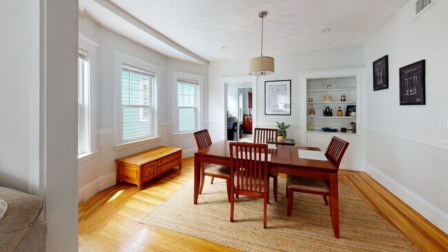Building Photo - 34 Saranac St