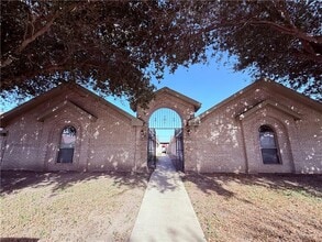 Building Photo - 1805 S Linden St