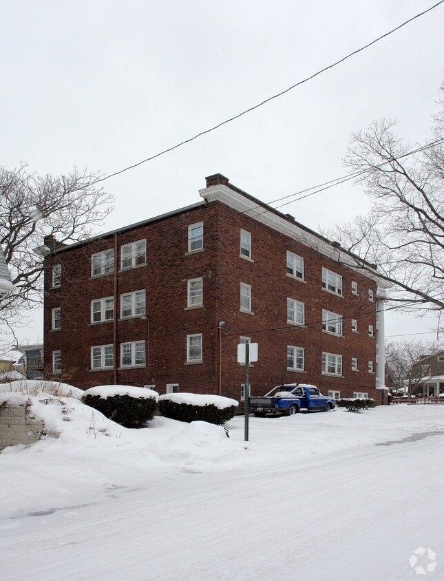 Building Photo - 988 Jefferson Ave