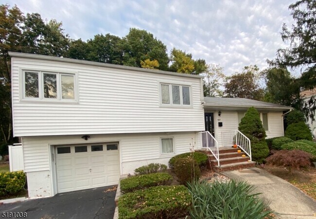 Building Photo - 57 Croton Pl