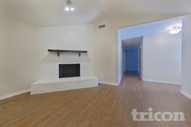Building Photo - 716 Fair Meadows Dr