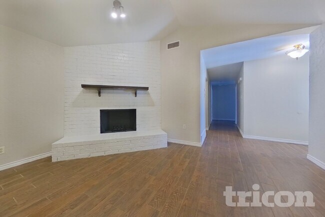 Foto del edificio - 716 Fair Meadows Dr