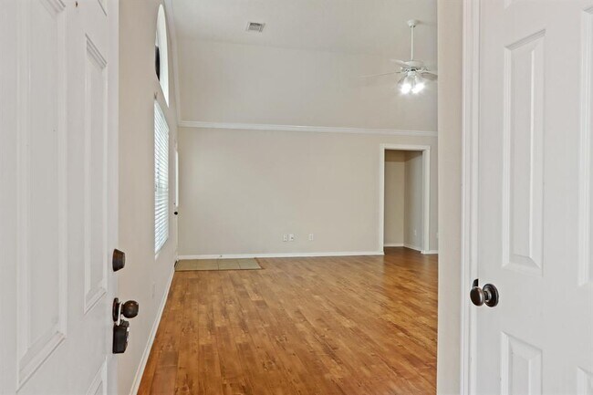 Foto del edificio - 15511 Fir Woods Ln