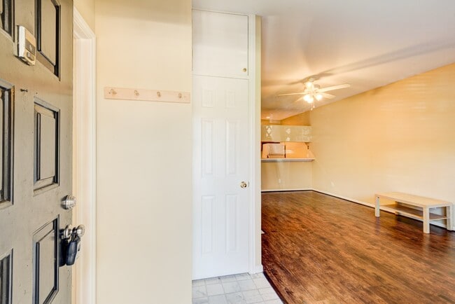 Foto del edificio - 2121 El Paseo St