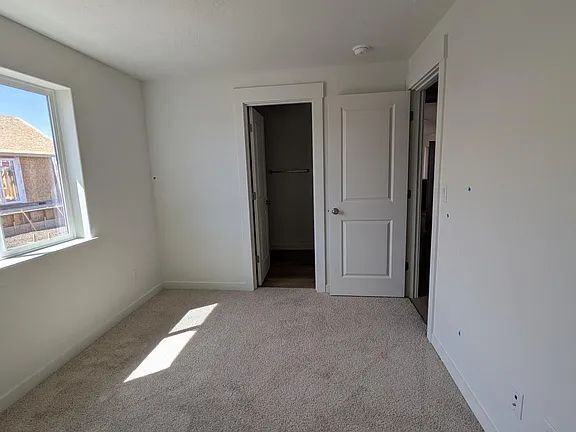 Building Photo - "Charming 3-Bed, 2-Bath Retreat in OR with Cozy 1058 Sq Ft of Comfort!"