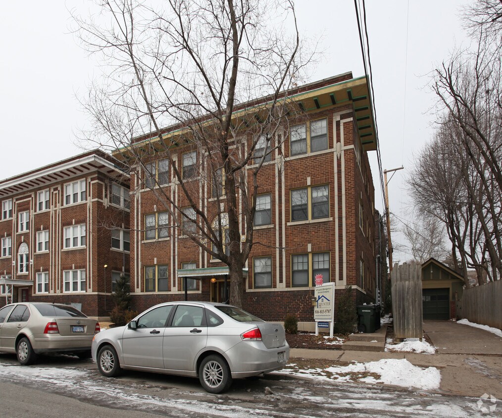 Building Photo - 712 W 37th St