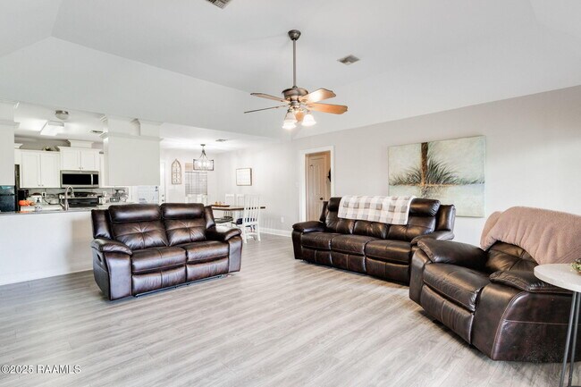 Building Photo - 1064 Oleus Champagne Rd