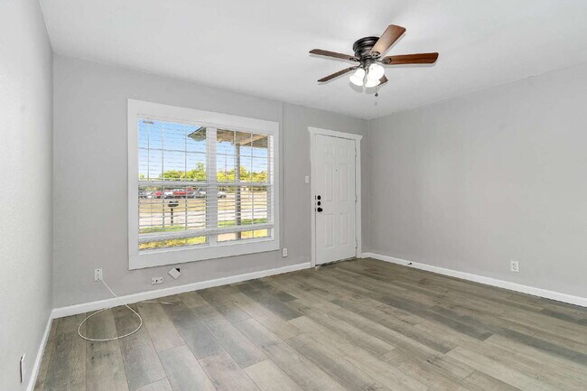 Foto del edificio - Cozy 2 Bedroom 1 Bath Duplex in Cleburne T...