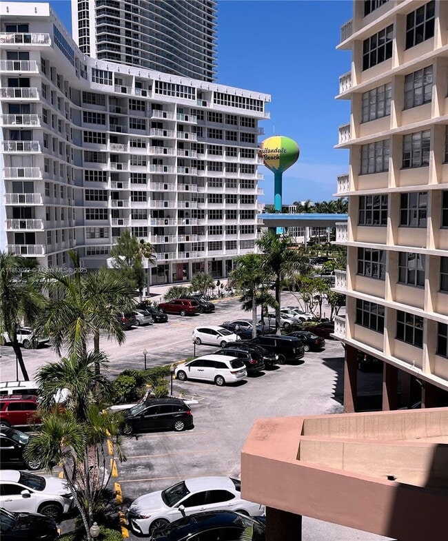 Building Photo - 1817 S Ocean Dr