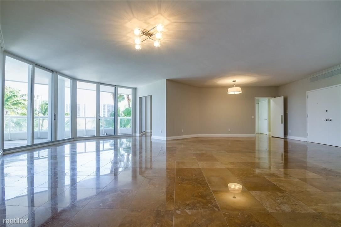 Foto principal - 21050 NE 38th Ave