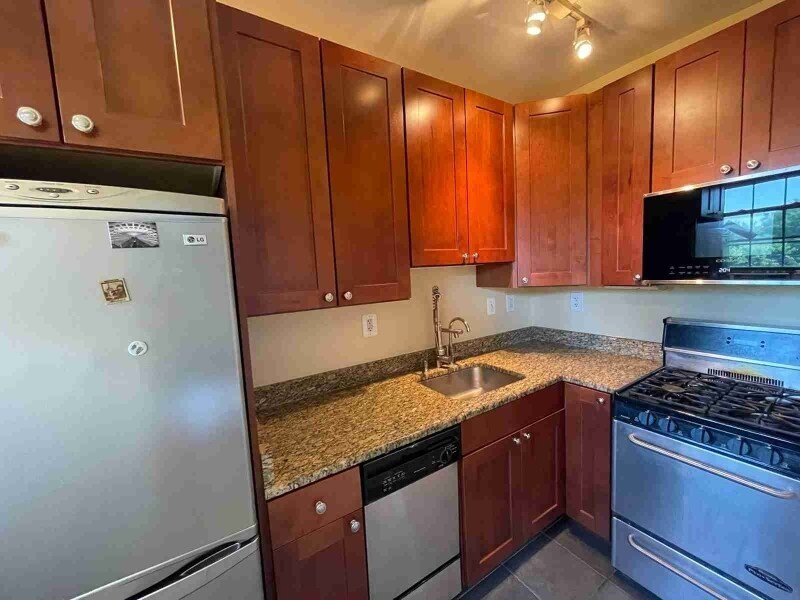 Foto principal - 3314 Mt Pleasant St NW