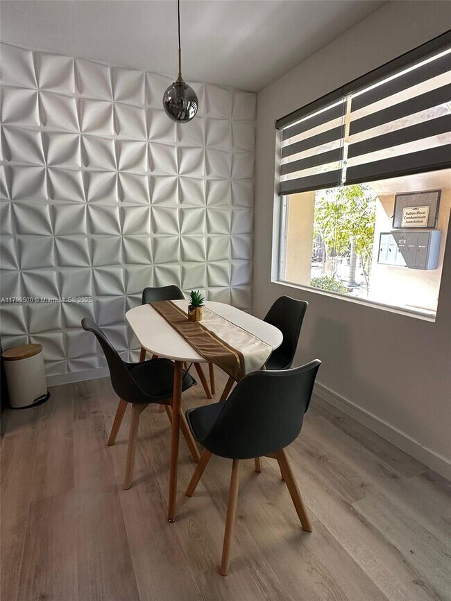 Foto del edificio - 2624 NE 30th Pl