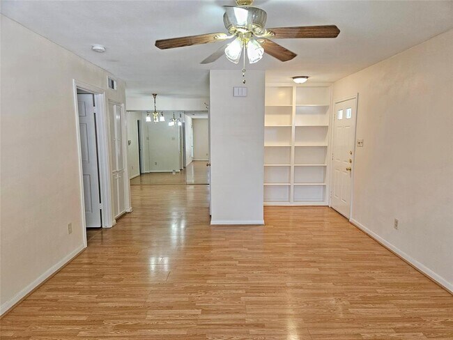 Building Photo - 1311 Antoine Dr