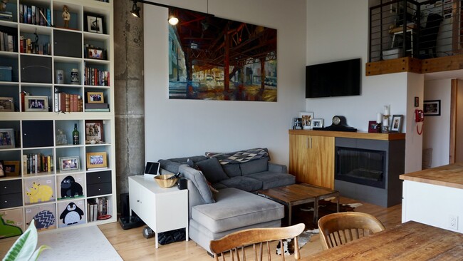 Building Photo - 1934 N Washtenaw Ave