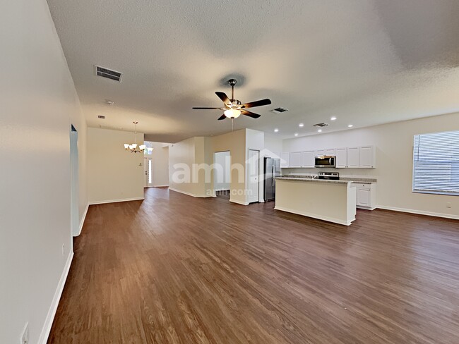 Building Photo - 19141 Meadow Pine Dr