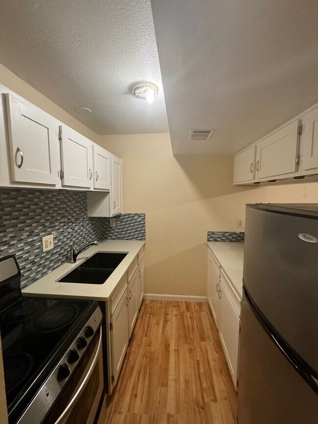 Foto del edificio - 3000 Broadway St