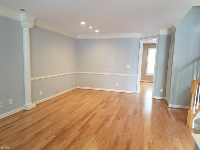 Building Photo - 410 Oak Knoll Ter