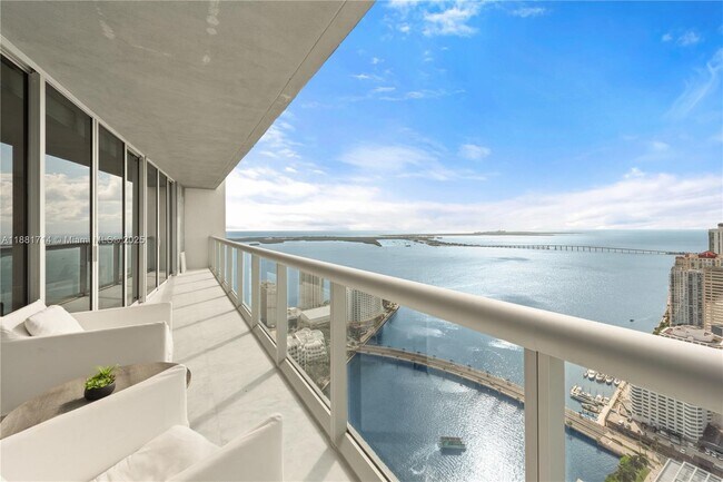 Building Photo - 495 Brickell Ave