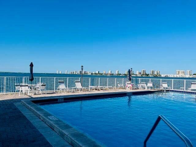 Foto del edificio - 2936 Lake Shore Dr