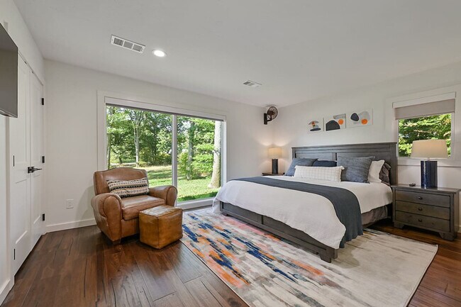 Foto del edificio - 8495 Turkey Creek Rd