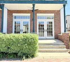 Building Photo - 415 E Romana St