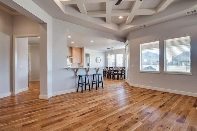 Foto del edificio - Amazing- Transitional Style Home with Custom Finishes w/ Community Pool- Gated- Edmond Schools