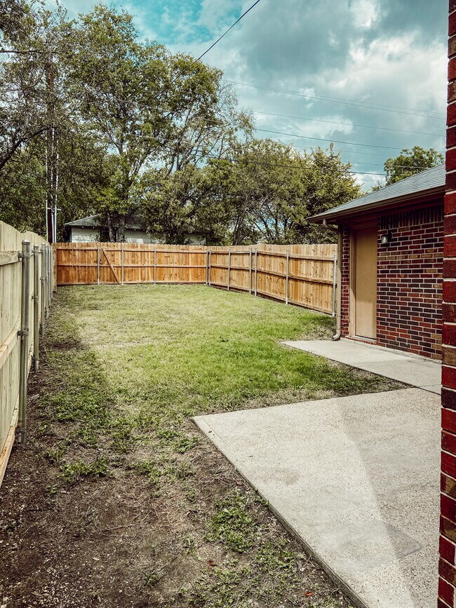 Foto del edificio - 3329 Hanger Ave