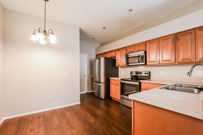 Building Photo - 83 Knights Hollow Dr