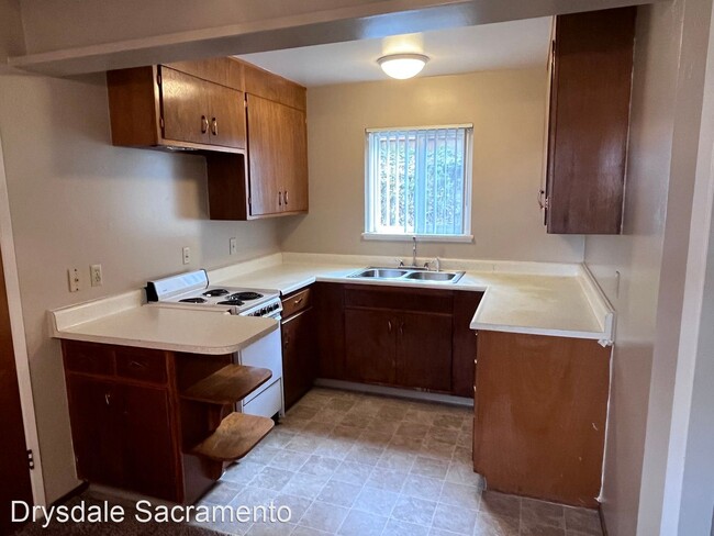Building Photo - 1 br, 1 bath House - 216 W Oak Street #2