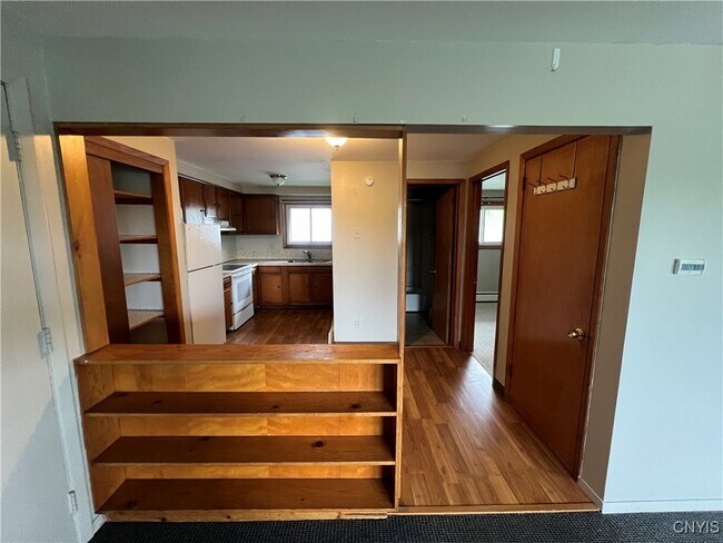 Foto del edificio - 120 Hasbrouck St