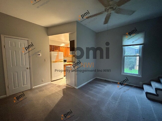 Building Photo - 703 Elm St