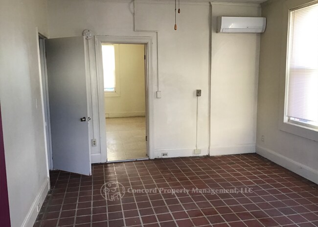 Building Photo - 3031 Hamilton Ave