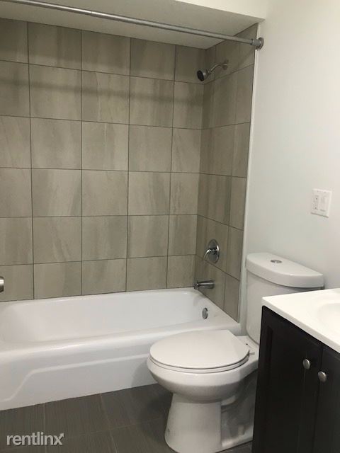 Foto del edificio - 1 br, 1 bath Apartment - 6211 N Winthrop Ave