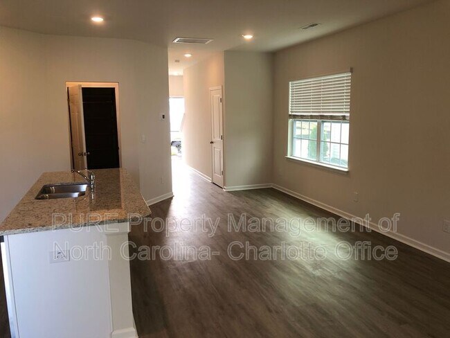 Foto del edificio - 5517 Carrington Ct