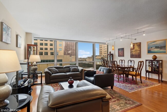 Building Photo - 330 W Diversey Pkwy