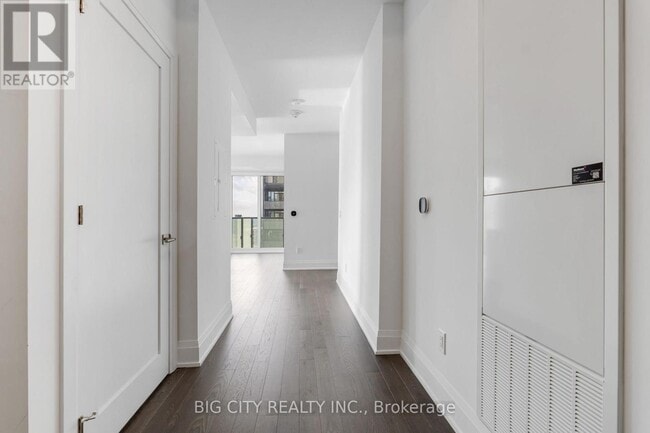 Photo du bâtiment - 470 Front St W