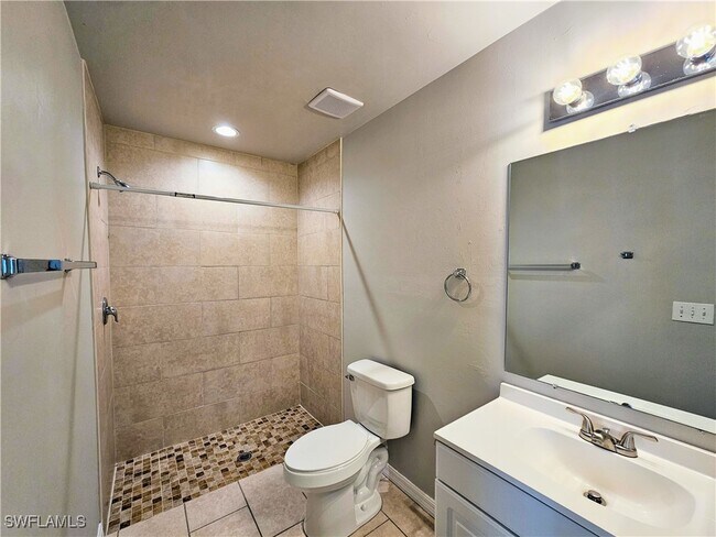 Building Photo - 2916 SW 7th Pl
